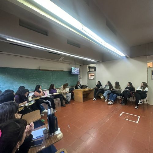 Seminario en la Facultad de Ciencia Política y Relaciones Internacionales de la UNR